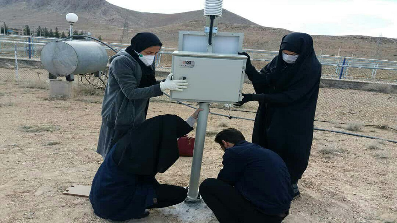 نصب دستگاه دیتالاگر در باغات سامان