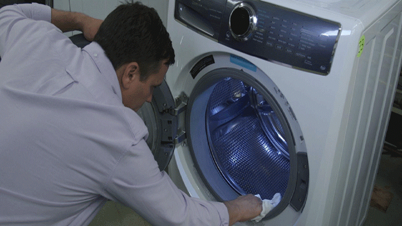 از بین بردن بوی نا از لباس