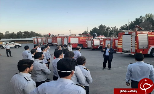 همت آتش نشانی استان یزد برای ضد عفونی کردن معابر عمومی به روایت تصویر