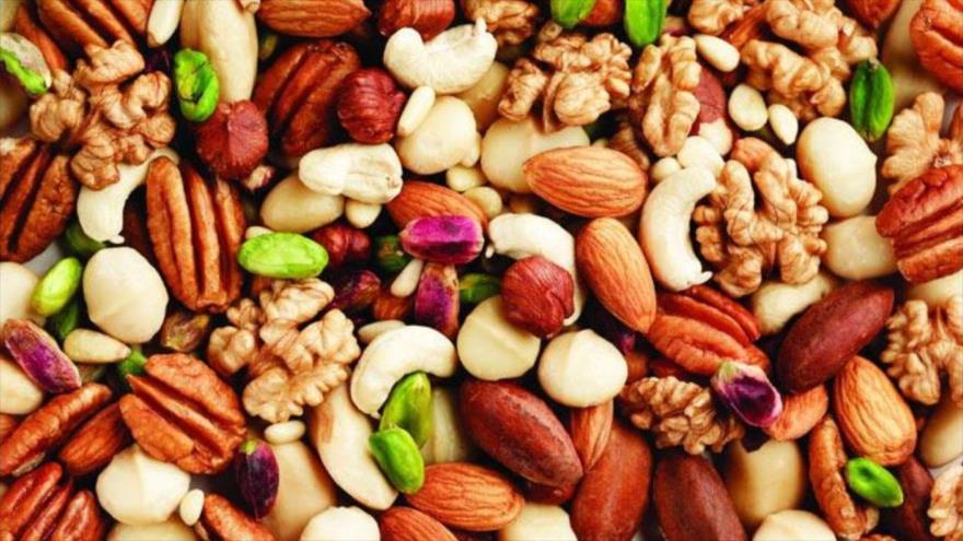 کاهش ۲۰ درصدی قیمت آجیل و خشکبار در بازار/ نرخ مصوب آجیل و خشکبار اعلام شد/// خانم محبی