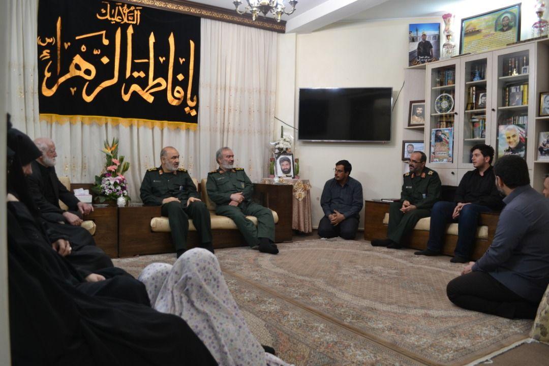دیدار فرمانده کل سپاه با خانواده شهیدان زمانی&zwnj;نیا و پاشاپور