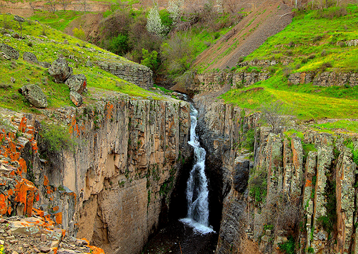 آبشارها، گنج پنهان کوهستان در طبیعت گرمی