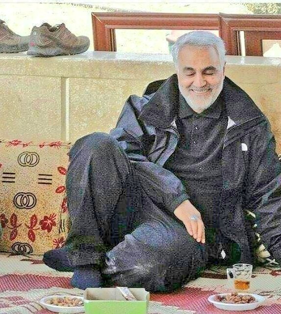 تصویر دیده نشده از حضور سردار سلیمانی در نقطه صفر مرزی بندر گواتر تصویر دیده نشده از حضور سردار سلیمانی در نقطه صفر مرزی بندر گواتر
