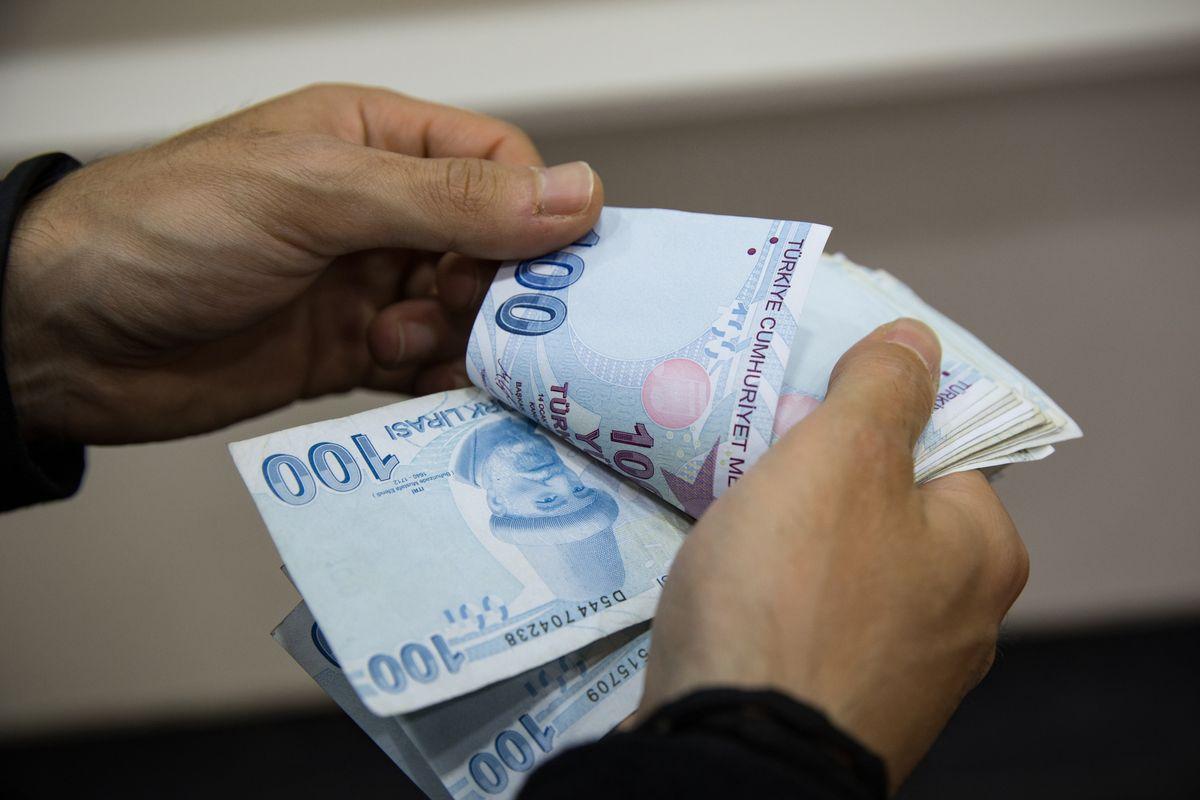 تزریق شدید دلار به بازار ترکیه برای تقویت ارزش لیر