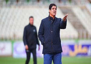 مهاجری استعفا داد