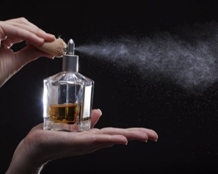 چگونه بوی عطرتان همه جا را بردارد؟