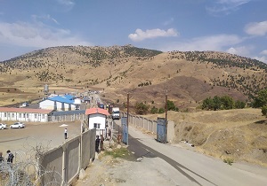 انجام اقدامات پیشگیرانه بهداشتی در بازارچه سیرانبند بانه