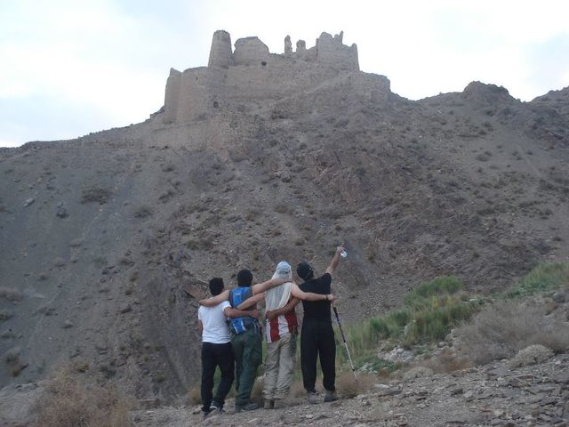 قلعه شگفت انگیز سارو که در آن آب سربالایی می&zwnj;رفته! + تصاویر