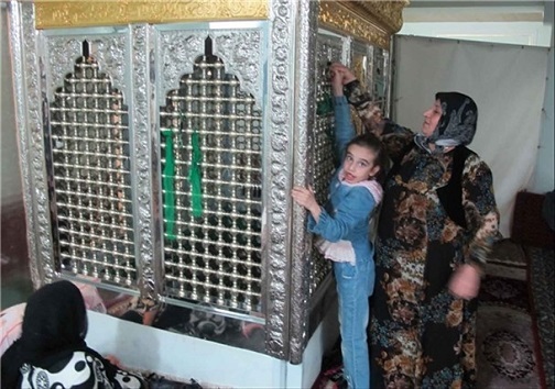 امامزاده &laquo;پیرعمر&raquo; خلوتگاه معنوی مسافران نوروزی