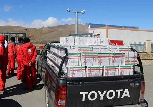 ارسال بسته های غذایی هلال احمرکردستان به مناطق زلزله زده آذربایجان غربی