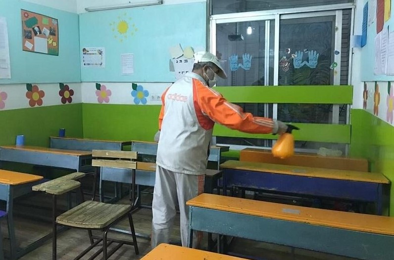 نظارت بر عملیات گند زدایی مدارس در شهرستان دهلران