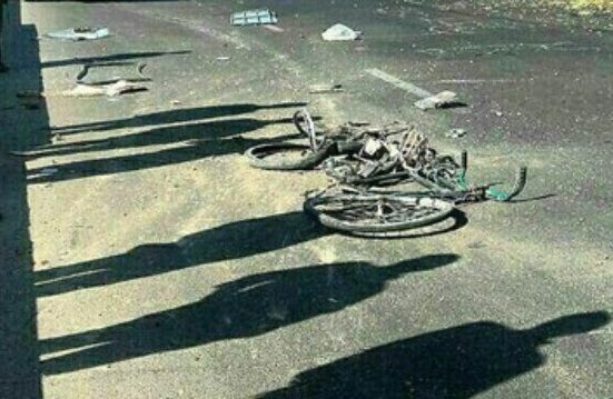 عبور از چراغ قرمز و مرگ دوچرخه سوار / واژگونی خودروی پژو ۴۰۵ و مرگ راننده