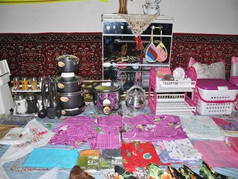 اهدای عیدی و جهیزیه برای خانواده‌های نیازمند در بناب