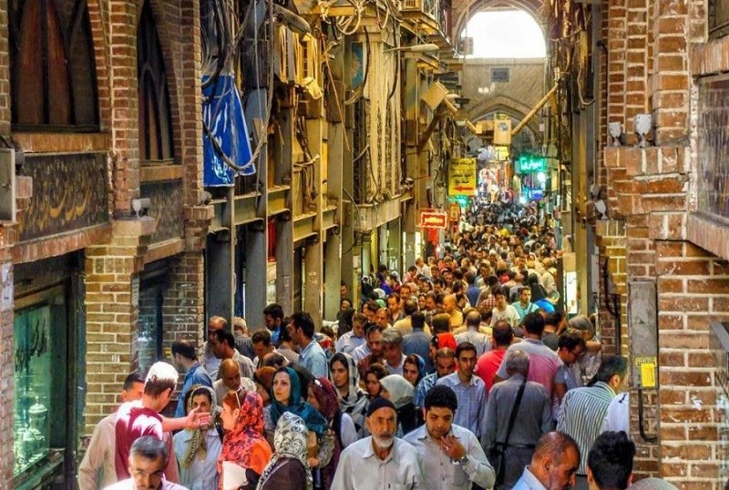 نمی‌توانیم برای کنترل کرونا به مردم بگوییم بازار نیایند