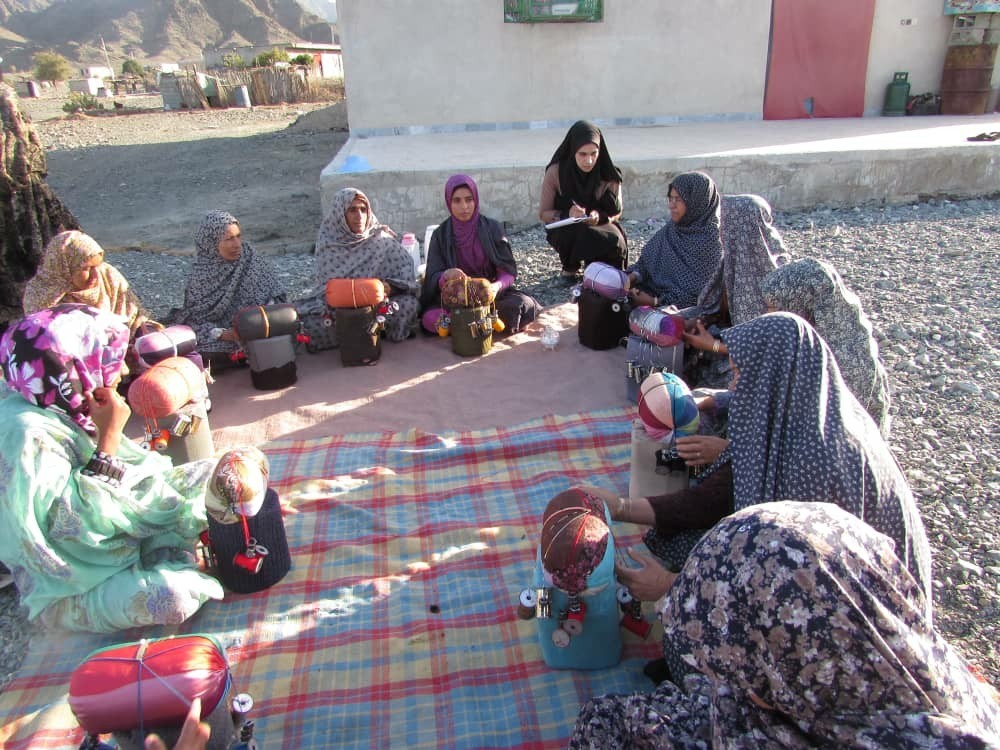 هنرمندان صنایع دستی منوجان تسهیلات دریافت می&zwnj;کنند