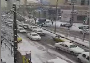 دردسر بارش برف در بلوار طالقانی کرج + فیلم