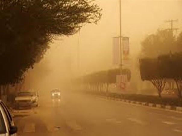نصرت آباد غرق در باد و گردوخاک/ شعاع دید افقی به ۴۰۰ متر رسید