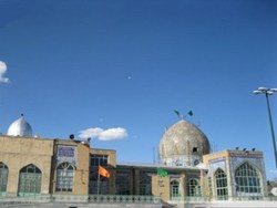 بسیج شدن بقاع متبرکه استان زنجان برای تهیه لباس و مایحتاج شب عید نیازمندان
