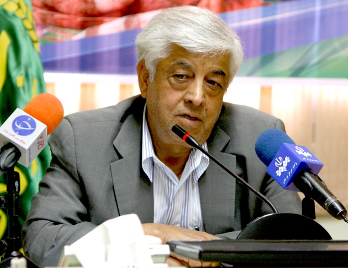 سرپرست وزارت جهاد کشاورزی برای بررسی مبازره با ملخ‌ها وارد بوشهر شد