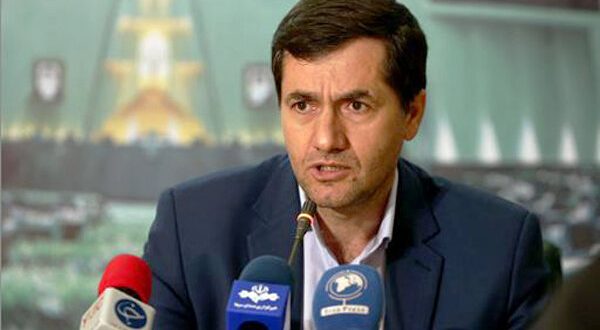 سیل راه&zwnj;های مواصلاتی بیش از۲۵۰روستای الیگودرز را بسته است/امکانات راهداری برای بازگشایی مسیر کافی نیست/روستاها در اثر سیل محاصره شده&zwnj;اند