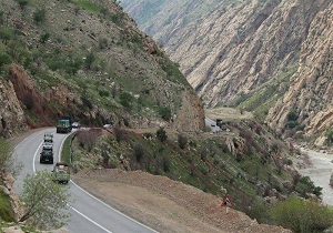بازگشایی جاده پلدختر به خرم‌آباد برای تردد خودروهای سبک