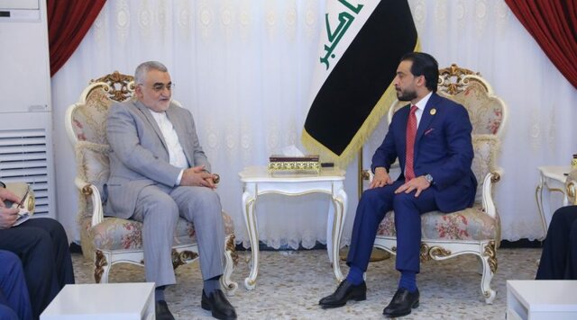 دیدار بروجردی با محمد الحلبوسیعلاءالدین بروجردی؛ عضو کمیسیون امنیت ملی و سیاست خارجی مجلس شورای اسلامی که به بغداد سفر کرده است با رئیس پارلمان این کشور دیدار و گفتگو کرد.