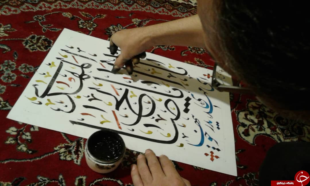 کاتب آباده&zwnj;ای پانصد و شصت و پنجمین اثر خود را نگارش کرد/کتابت نام مهدی موعود با ناخن + تصاویر