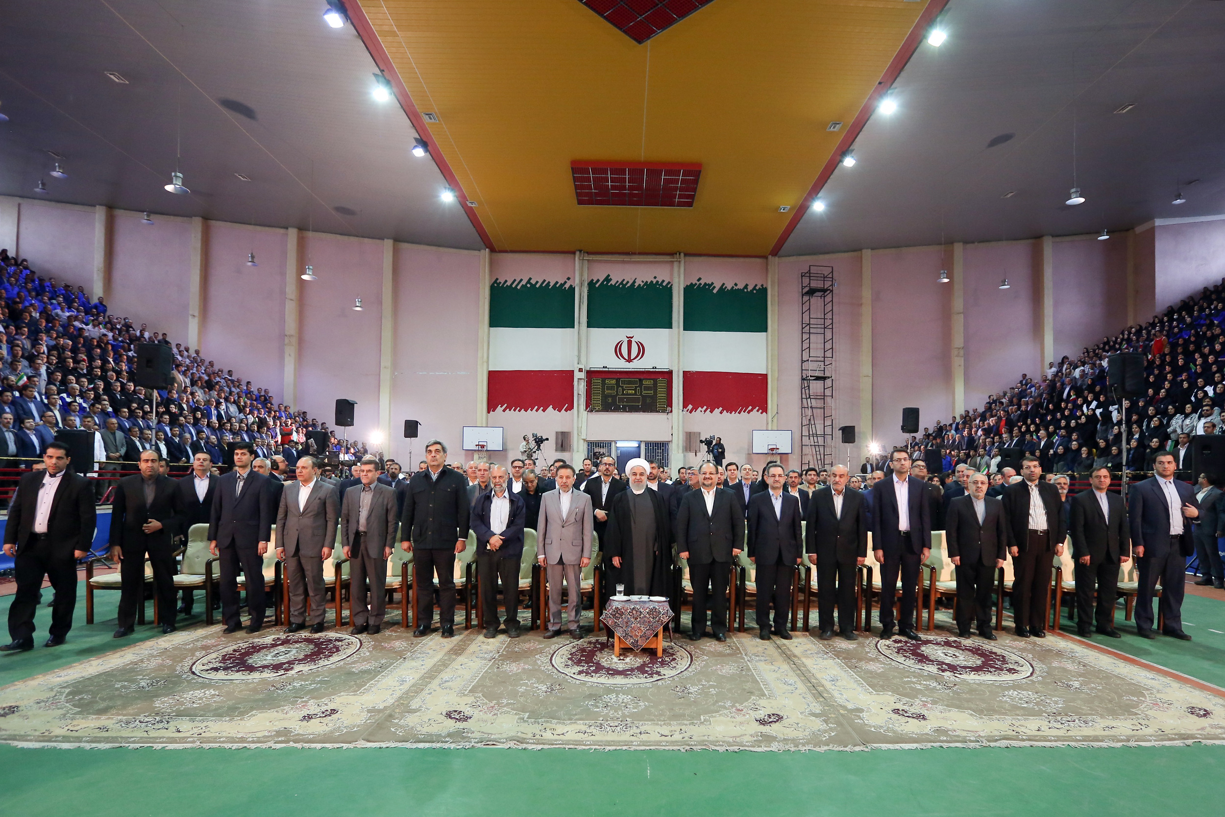 تجلیل روحانی از کارگران و مدیران واحد&zwnj;های نمونه تولیدی و صنعتی کشور