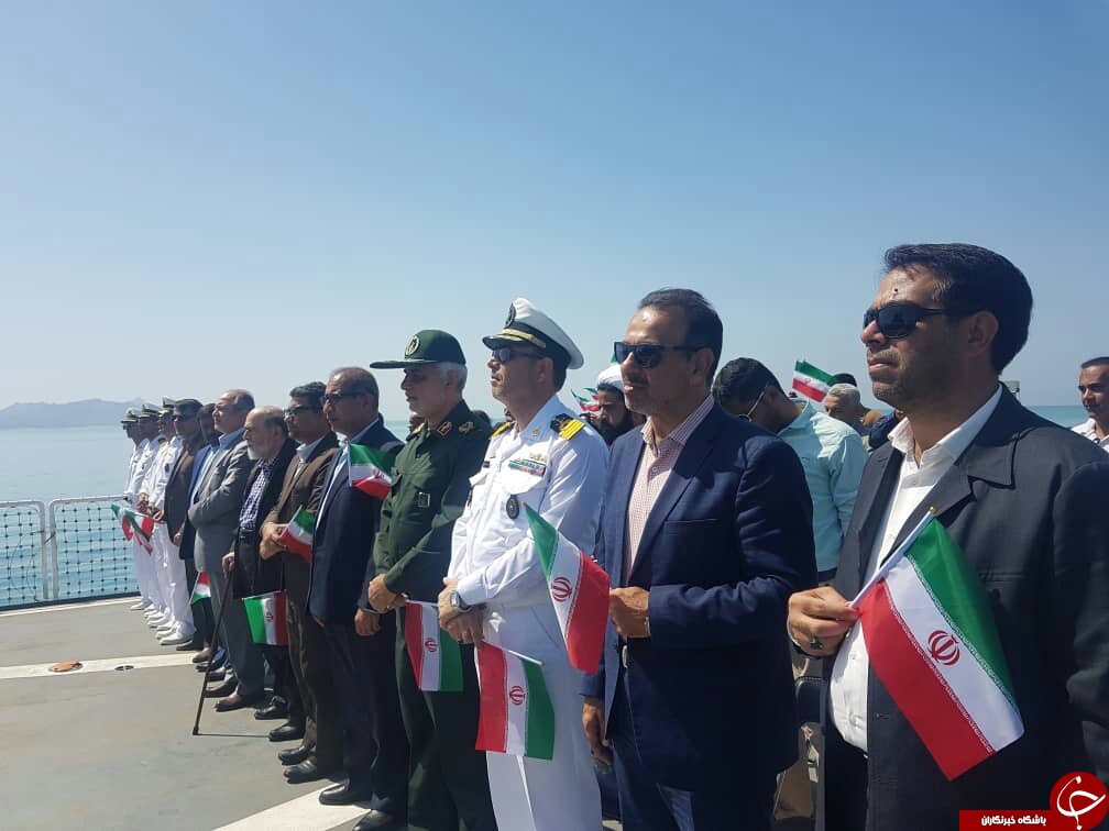 پرچم ایران بر فراز ناوشکن سهند به اهتزاز درآمد
