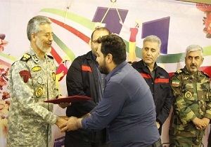 تقدیر از کارکنان شرکت فولاد اکسین در روز کارگر و خلیج فارس