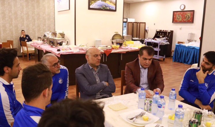 شفر در اردوی استقلال حاضر شد