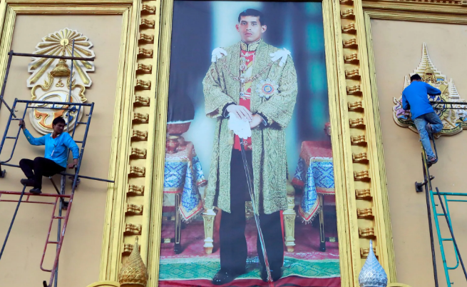 تصاویر روز: از وقوع توفان شن در عراق تا سقوط یک ساختمان بر اثر رانش زمین در بولیوی
