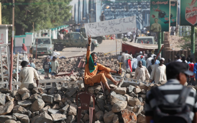 تصاویر روز: از وقوع توفان شن در عراق تا سقوط یک ساختمان بر اثر رانش زمین در بولیوی