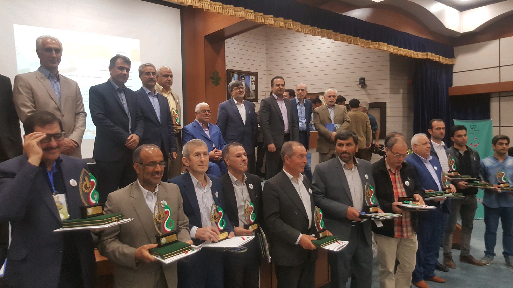 تجلیل از تولید کنندگان برتر کشاورزی در رشت