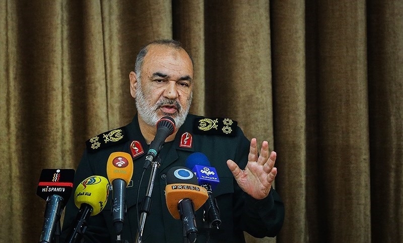 حضور سرلشکر سلامی فرمانده کل سپاه در نمایشگاه کتاب