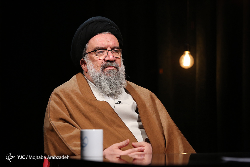 آیت&zwnj;الله سید احمد خاتمی از نمایشگاه کتاب بازدید کرد