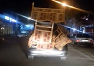 حمل عجیب بار با پژو 206! + فیلم