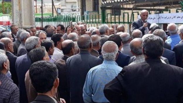معلمان در اعتراض به سیاست های غلط آموزشی تجمع کردند