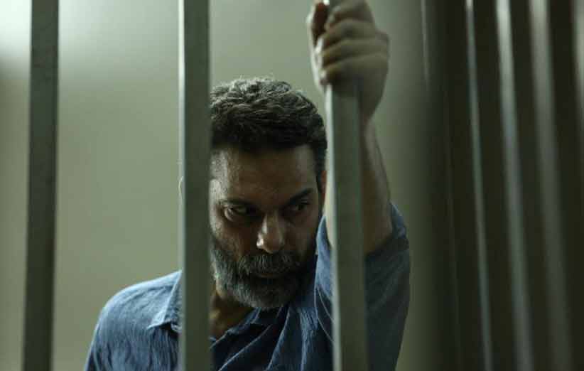 معرفی فیلم سینمایی «متری شیش و نیم» + تصاویر و خلاصه داستان