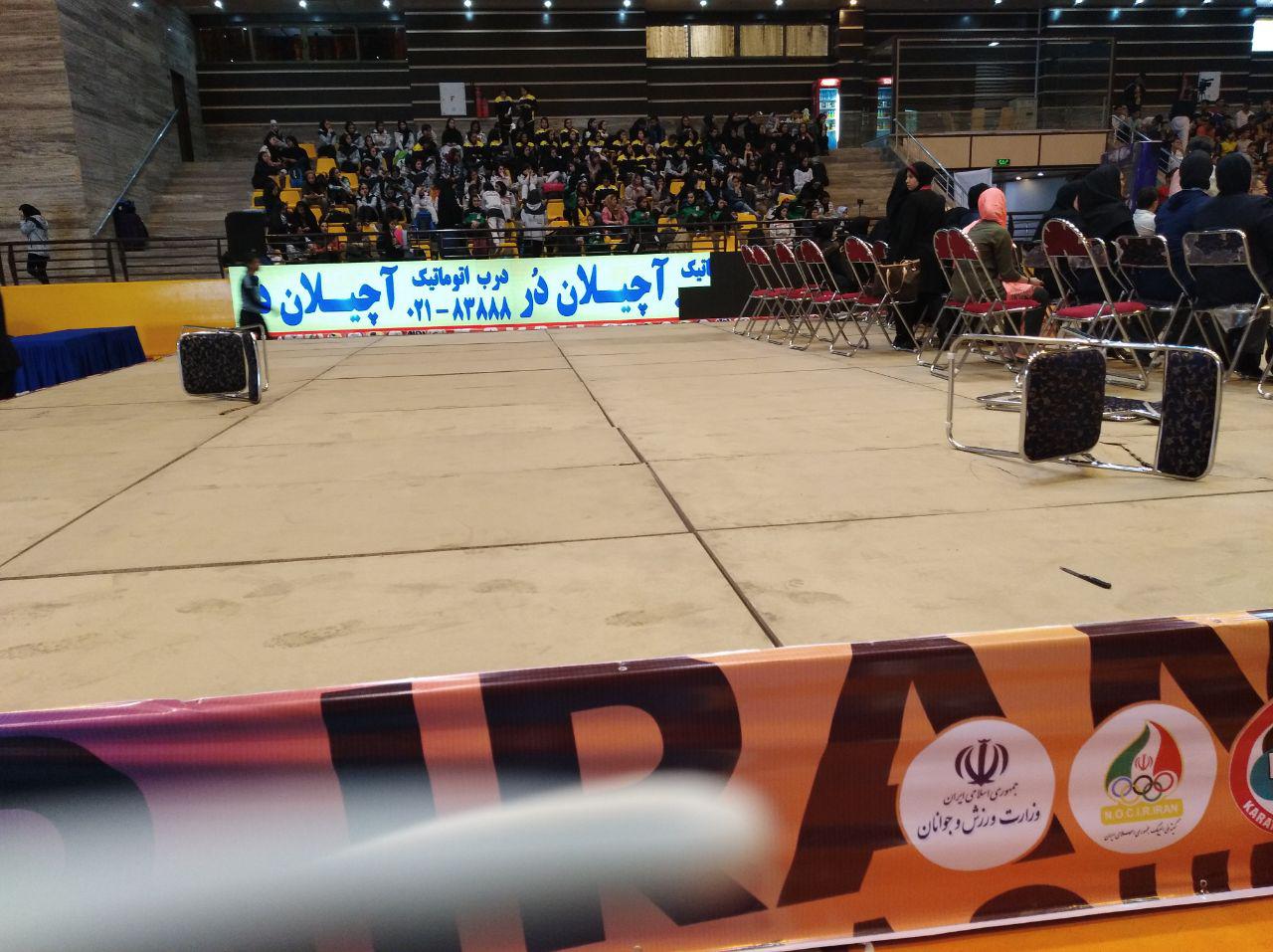 آمادگی کاراته&zwnj;کا&zwnj;ها دلیل شکسته شده تخته&zwnj;های تاتامی