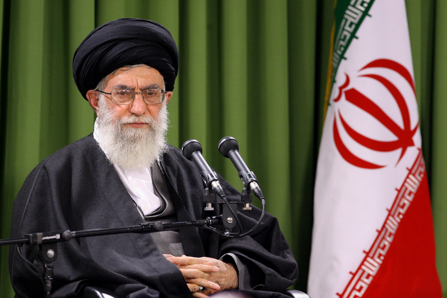 مهمترین کارهای زن در نگاه حضرت آیت&zwnj;الله خامنه&zwnj;ای +عکس&zwnj;نوشته