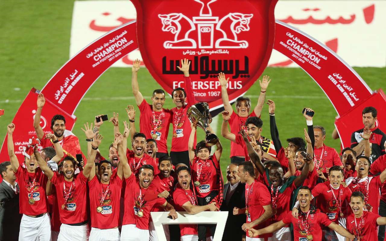 جلسه مسئولان سازمان لیگ برای اهدای جام به پرسپولیس در آزادی