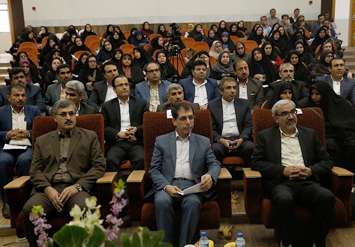 از معلمان برتر استان بوشهر تقدیر شد
