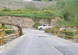 ممنوعیت تردد از پل رزاب در مسیر سروآباد کامیاران