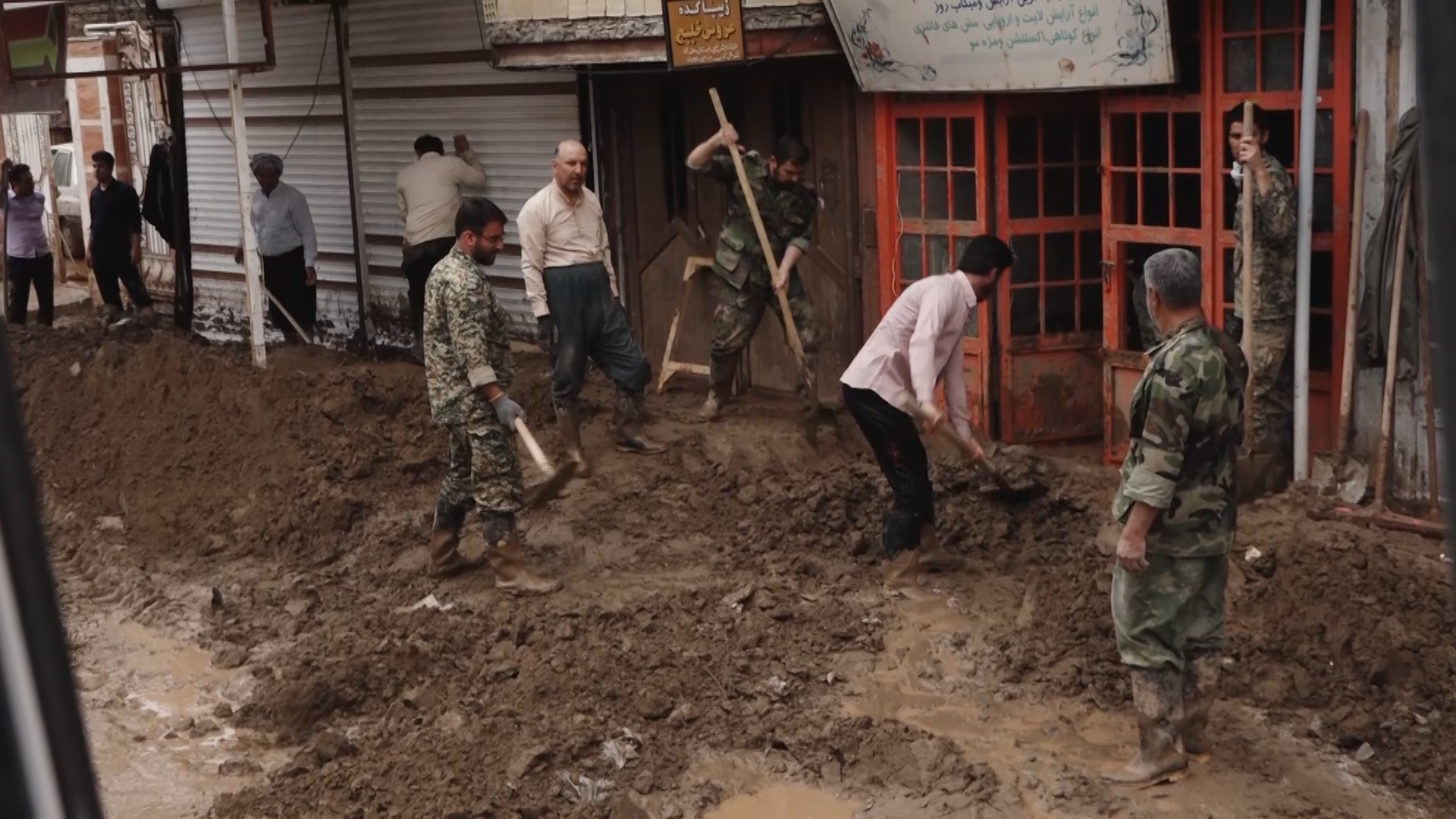 سیل کمک شبانه روزی سپاه استان سمنان به سیل زدگان