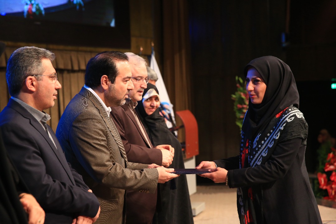 لحظه&zwnj;هایی تلخ و شیرین مامایی در گل و لای سیل/ وقتی نجات جان مادر و نوزاد همه زندگیت می&zwnj;شوند