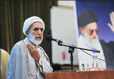 دشمن می خواهد جوان&zwnj;ها و نسل قدیم را از مسیر انقلاب منحرف کند/ما با مدیریت رهبری از مشکلات نجات پیدا خواهیم کرد