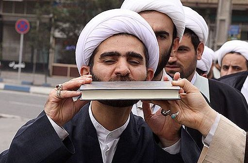 روستا&zwnj;های فاقد روحانی در خواست بدهند