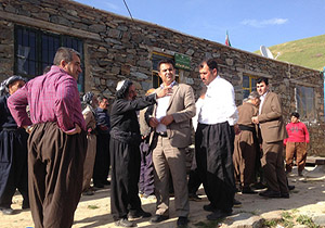 تقبل احداث یک مدرسه روستایی توسط خیر مهابادی