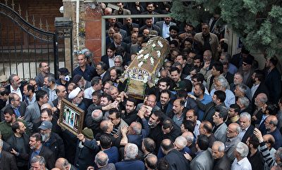 تشییع با شکوه پیکر مادر شهیدان طهرانی مقدم + فیلم